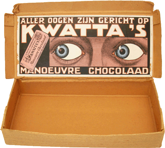 Deze lege toonbankdoos was in 1910 gevuld 
met chocoladerepen van het merk Kwatta.
De doos komt uit de winkel van Anna Roodenburg - Buitelaar aan 
de Hoogstraat naast het Delflandhuis in Maassluis.
Tevens het geboortehuis van Anna Willy Rodenburg.