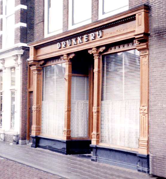 Noordvliet 47 kantooringang drukkerij
(foto 1987)